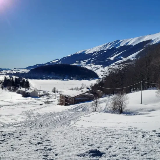 panorama degli altipiani maggiori d'Abruzzo a Pescocostanzo (AQ) visone delle neve caduta nel 2025